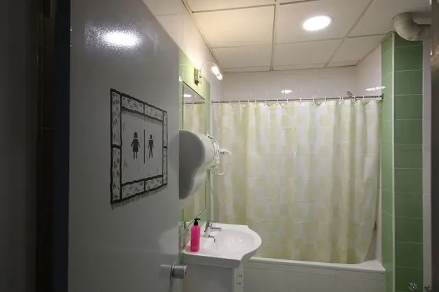 Tek Kişilik Oda, Ortak Banyo