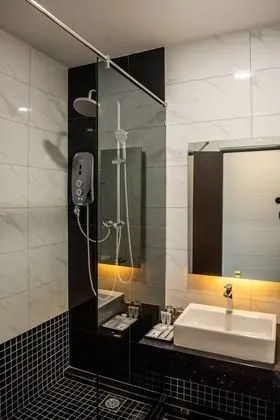 Deluxe Oda, 1 En Büyük (King) Boy Yatak