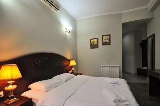 Standard Tek Büyük Yataklı Oda
