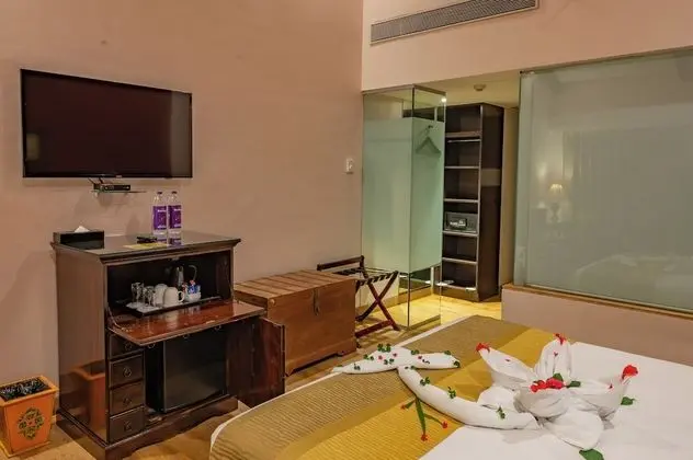 Deluxe Room King Bed with Balcony and Bathtub