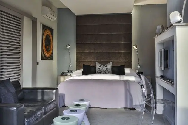 Luxury Oda