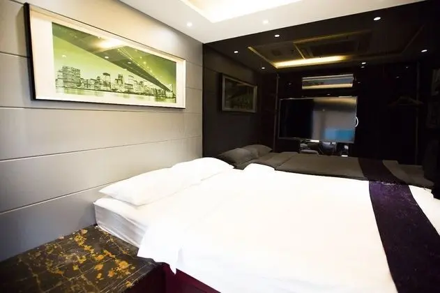 Senior Oda