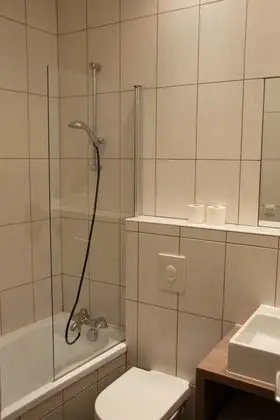 Üç Kişilik Oda