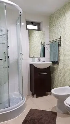 Tek Kişilik Oda, Ortak Banyo (1)