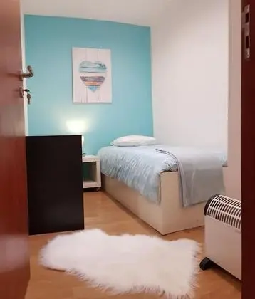 Tek Kişilik Oda, Ortak Banyo (1)