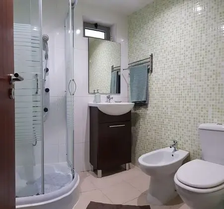 Tek Kişilik Oda, Ortak Banyo (1)