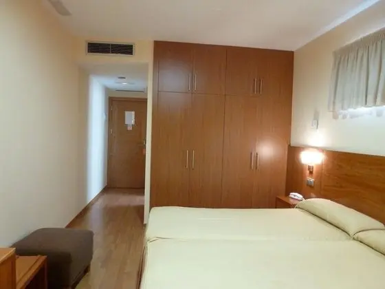 Üç Kişilik Oda
