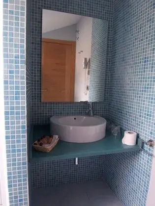 Üç Kişilik Oda