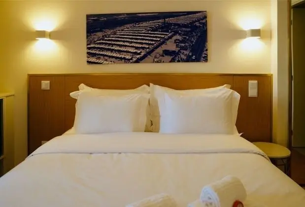 Standard Tek Büyük Yataklı Oda (2 Adults + 1 Child)