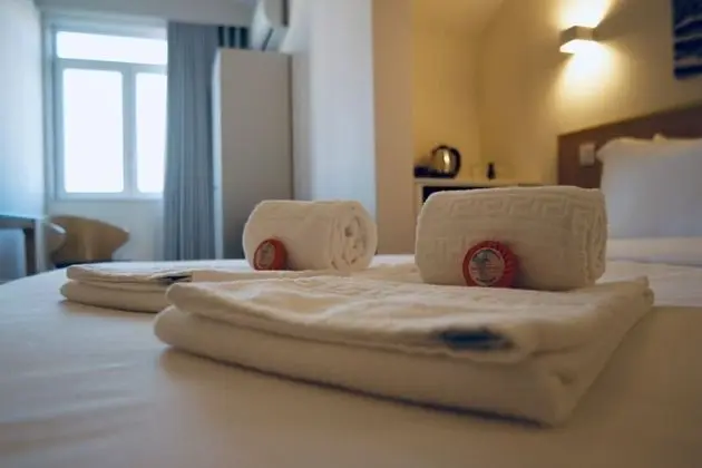 Standard Tek Büyük Yataklı Oda (2 Adults + 1 Child)