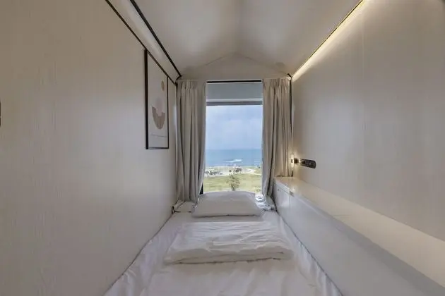 O Dreaming (Single Standing Sea View)