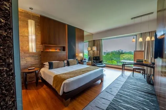 Deluxe Room with Bathtub & Fruit Platter