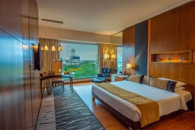Premier Room with Bathtub, 1 way Airport Transfer