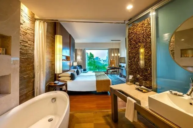 Premier Room with Bathtub, 1 way Airport Transfer