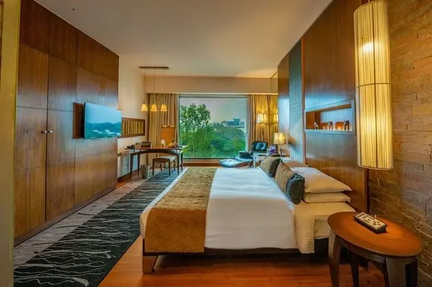 Premier Room with Bathtub, 1 way Airport Transfer