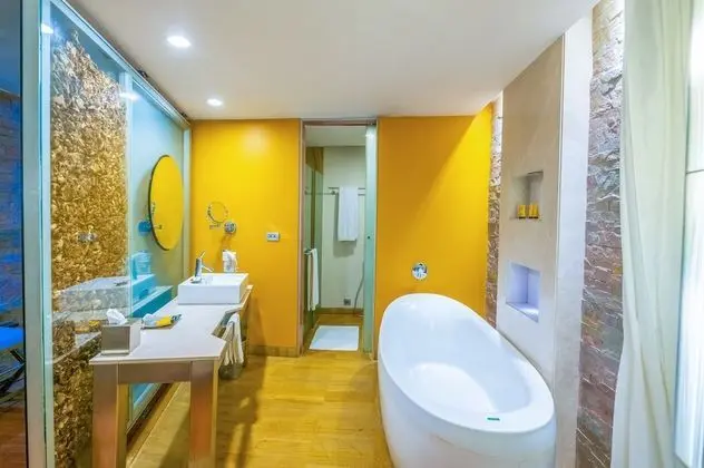 Premier Room with Bathtub, 1 way Airport Transfer
