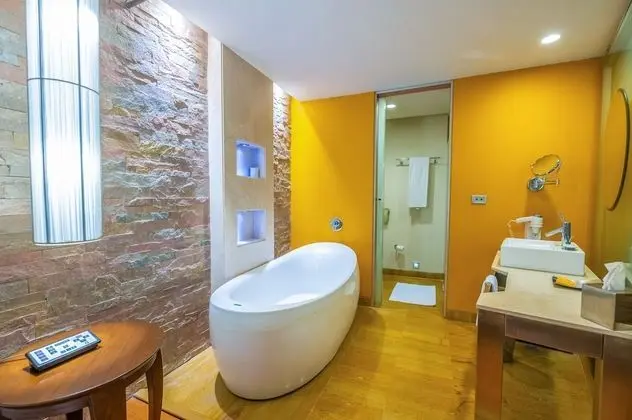 Premier Room with Bathtub, 1 way Airport Transfer