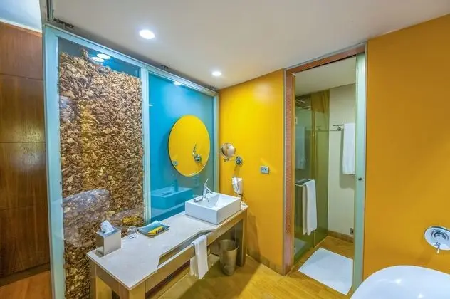 Premier Room with Bathtub, 1 way Airport Transfer