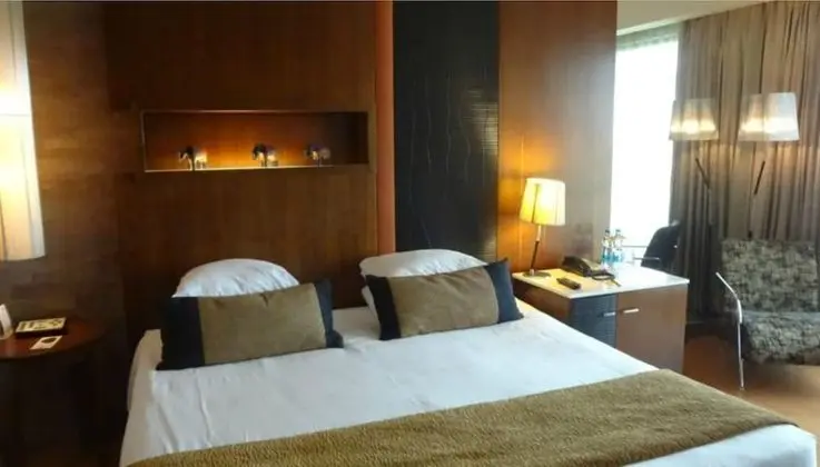 Suite with Bathtub, 2 way Airport Transfer & Fruit Platter