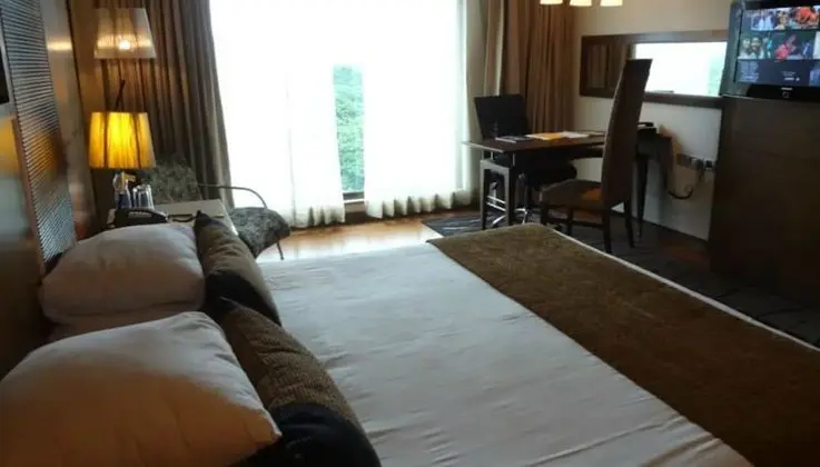 Suite with Bathtub, 2 way Airport Transfer & Fruit Platter