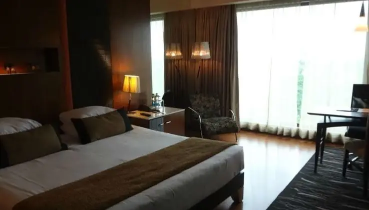 Suite with Bathtub, 2 way Airport Transfer & Fruit Platter