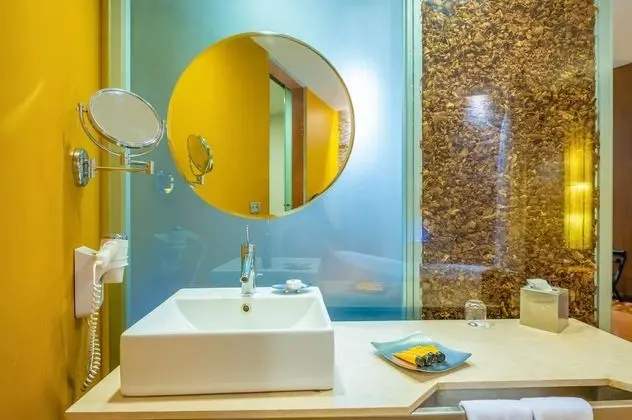 Suite with Bathtub, 2 way Airport Transfer & Fruit Platter