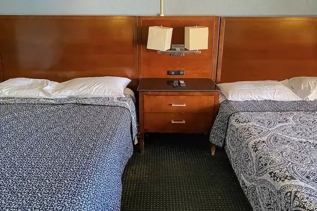 Oda, 2 Çift Kişilik Yatak, Sigara İçilebilir