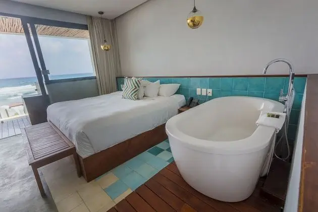 Deluxe Suite Oceanfront with Balcony and Plunge Pool