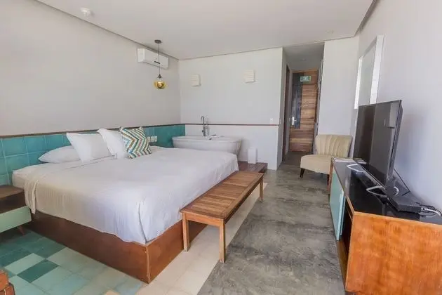 Deluxe Suite Oceanfront with Balcony and Plunge Pool