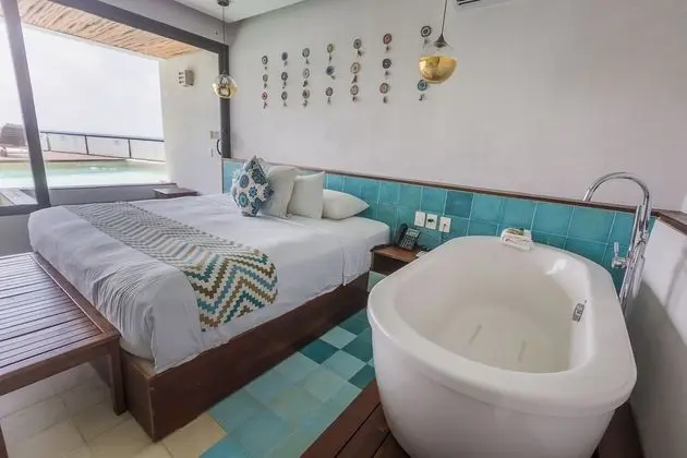 Deluxe Suite Oceanfront with Balcony and Plunge Pool
