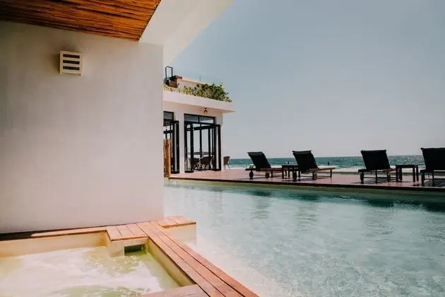 Deluxe Suite Oceanfront with Balcony and Plunge Pool