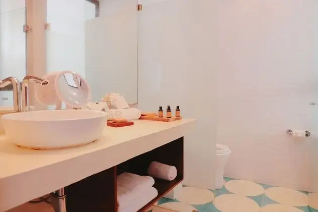 Deluxe Suite Oceanfront with Balcony and Plunge Pool