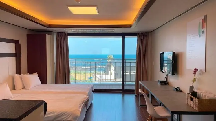 Twin Room for 2 / Yoga & Meditation Program Included