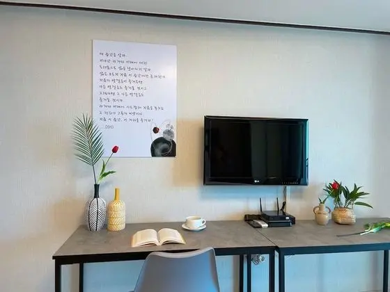 Twin Room for 2 / Yoga & Meditation Program Included