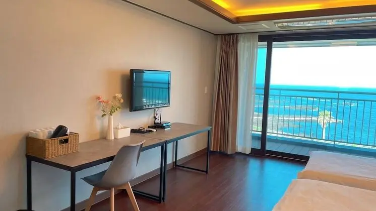 Twin Room for 2 / Yoga & Meditation Program Included