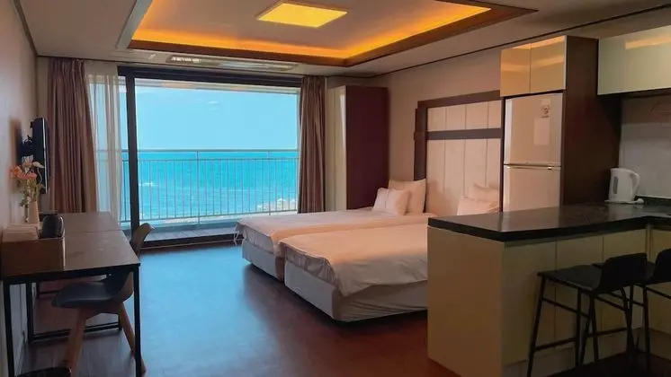 Twin Room for 2 / Yoga & Meditation Program Included