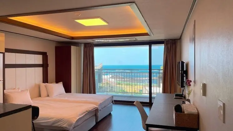Twin Room for 2 / Yoga & Meditation Program Included