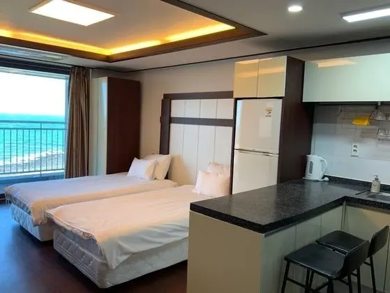 Twin Room for 2 / Yoga & Meditation Program Included