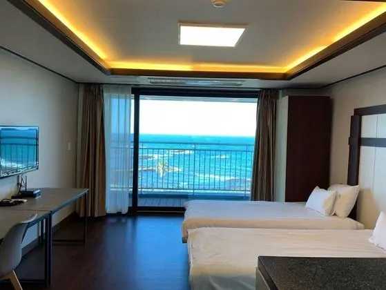Twin Room for 2 / Yoga & Meditation Program Included