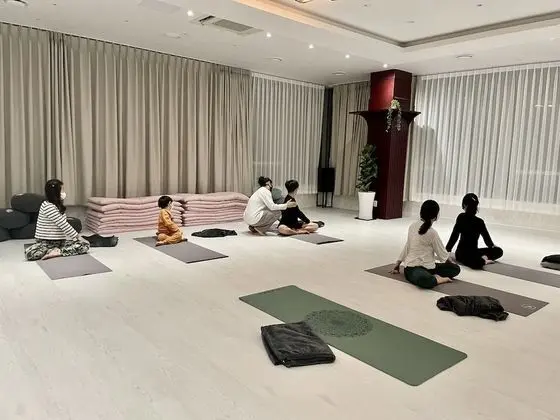Twin Room for 2 / Yoga & Meditation Program Included
