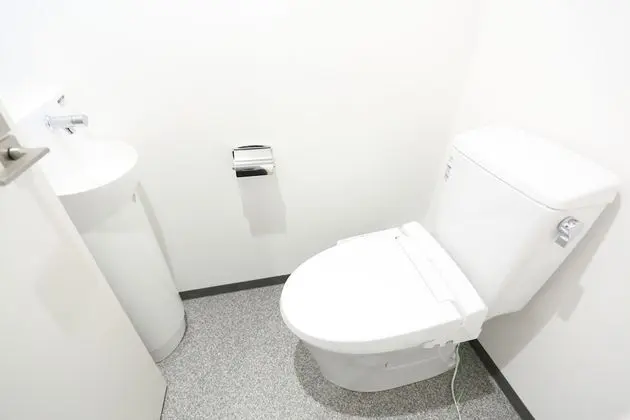 Ortak Ranzalı Oda, Sigara İçilmez, Ortak Banyo