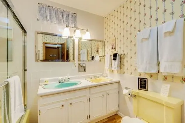 Oda, Özel Banyo (Aunt Geraldine's Room)