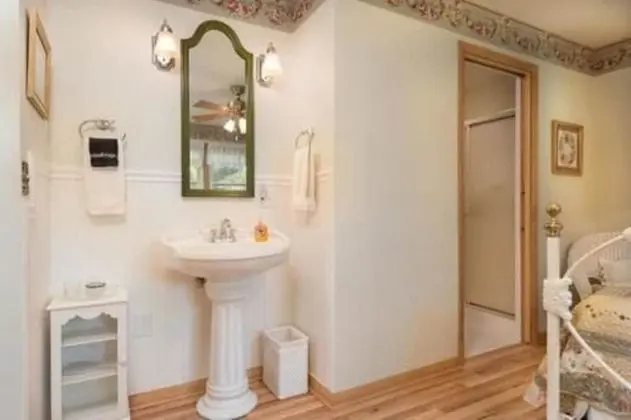 Oda, Özel Banyo (Gracie's Garden Room)