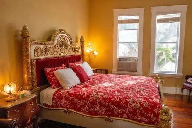 Deluxe Oda, 1 En Büyük (King) Boy Yatak (Floral)