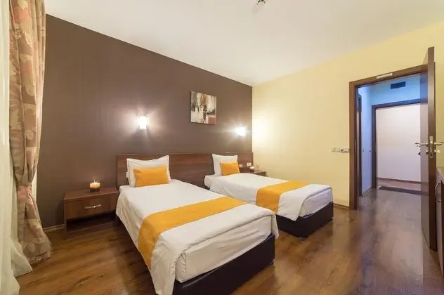 Tek Büyük veya İki Ayrı Yataklı Oda, Balkon