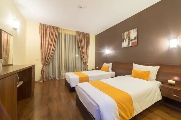 Tek Büyük veya İki Ayrı Yataklı Oda, Balkon