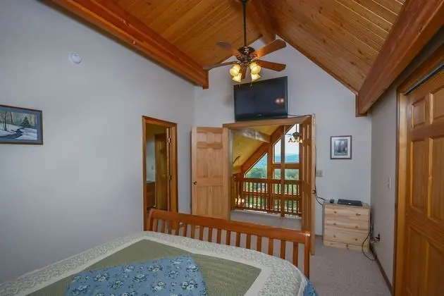 Ev, Birden Çok Yatak, Sıcak Su Havuzu