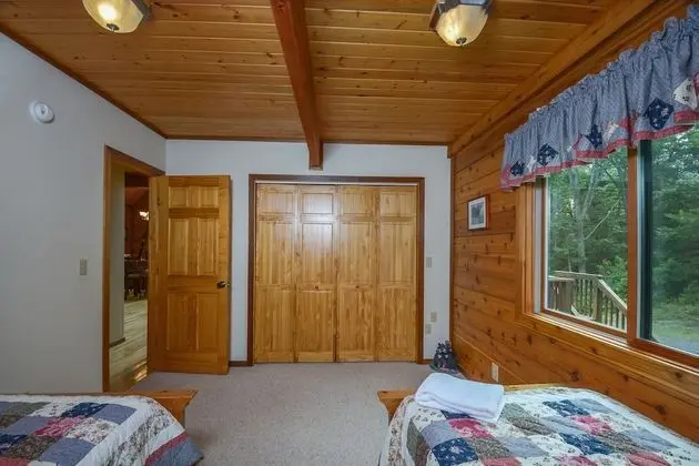 Ev, Birden Çok Yatak, Sıcak Su Havuzu