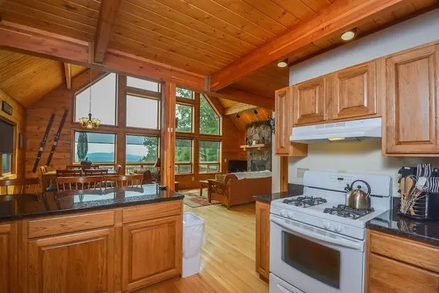 Ev, Birden Çok Yatak, Sıcak Su Havuzu