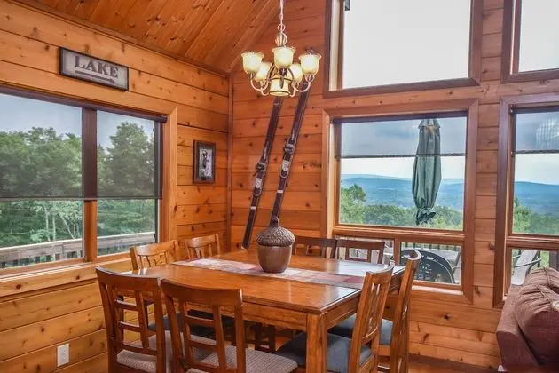 Ev, Birden Çok Yatak, Sıcak Su Havuzu